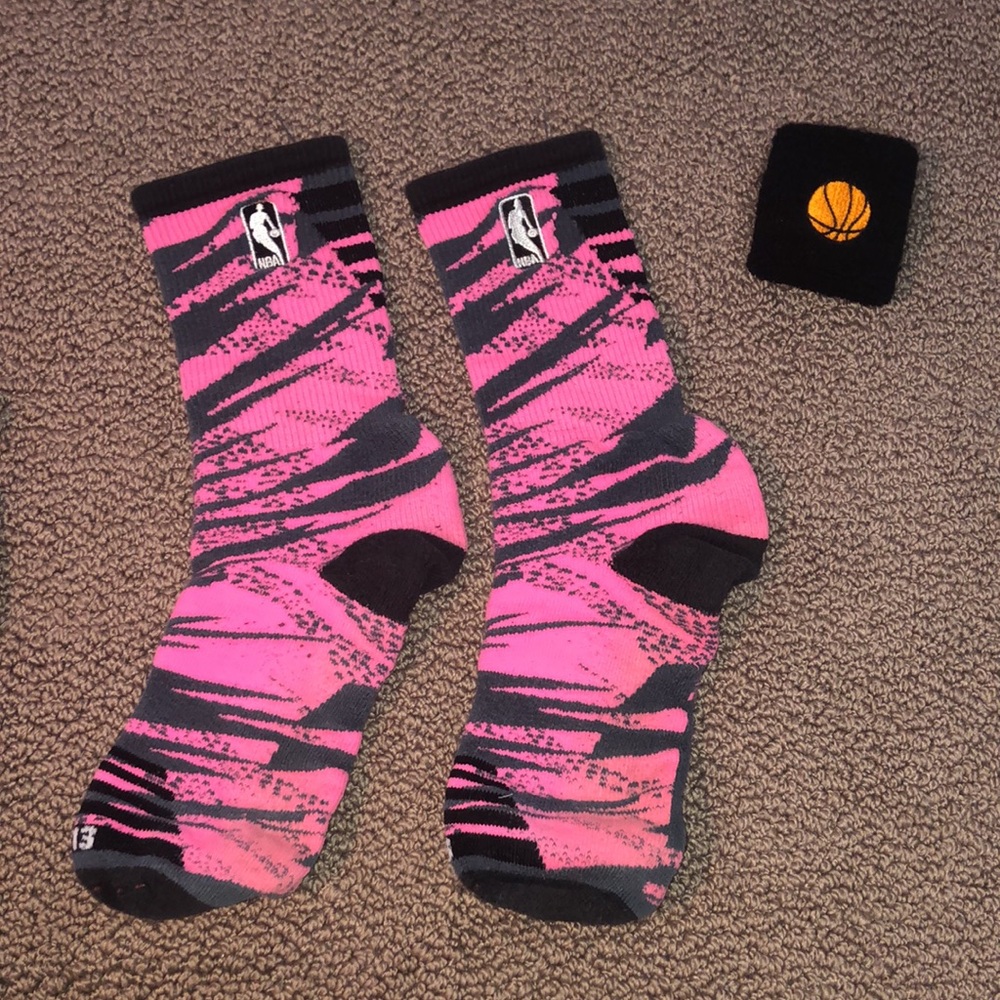 NBA BASKETBALL SOCKS & WRISTBAND